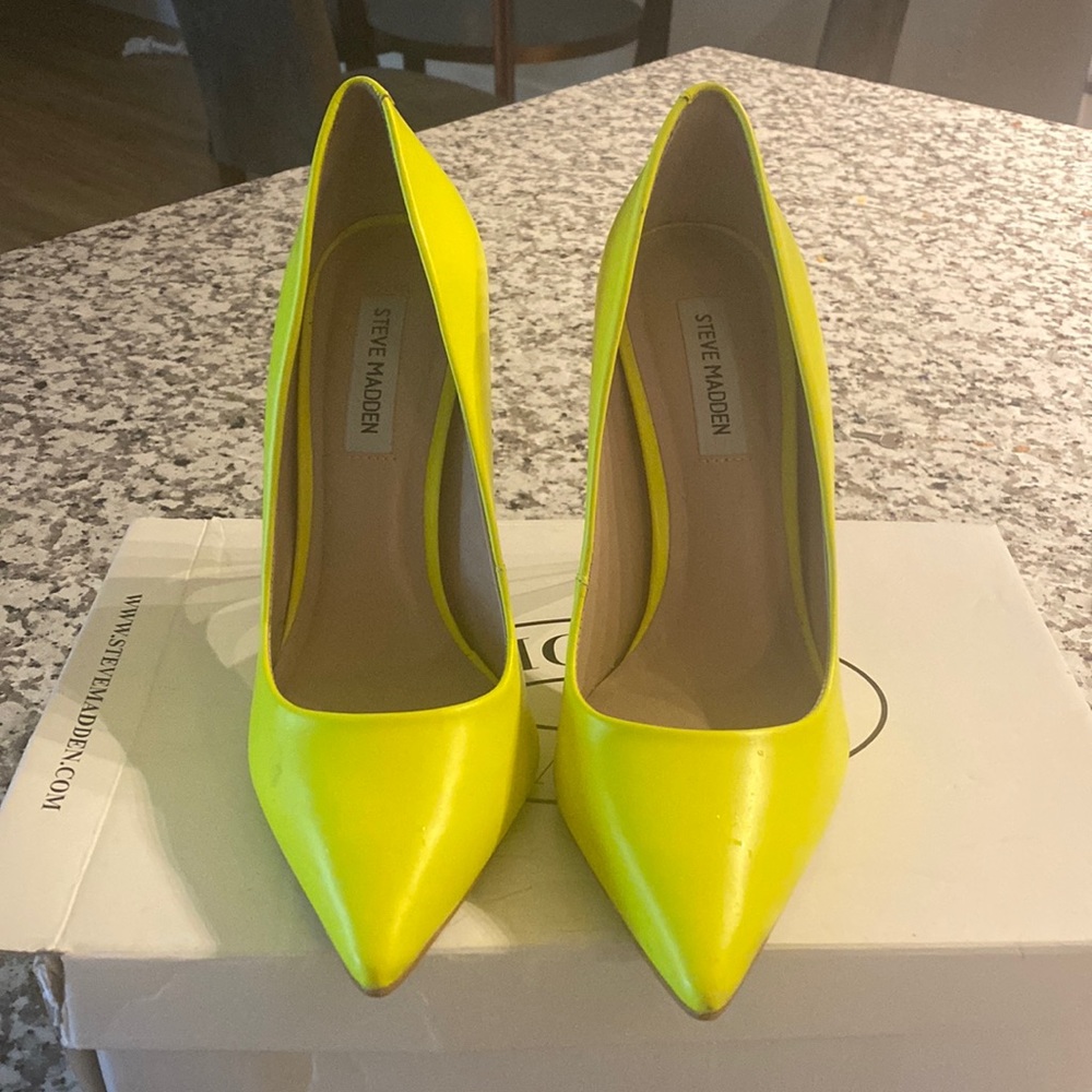 Steve Madden Lime Green Pump